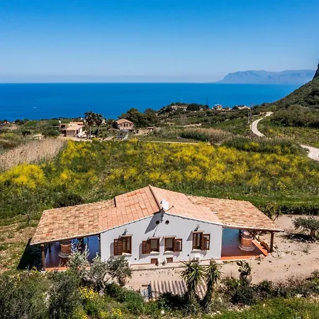 Elena 2 Km From The Natural Reserve Of Zingaro