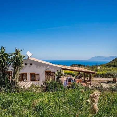 Elena 2 Km From The Natural Reserve Of Zingaro